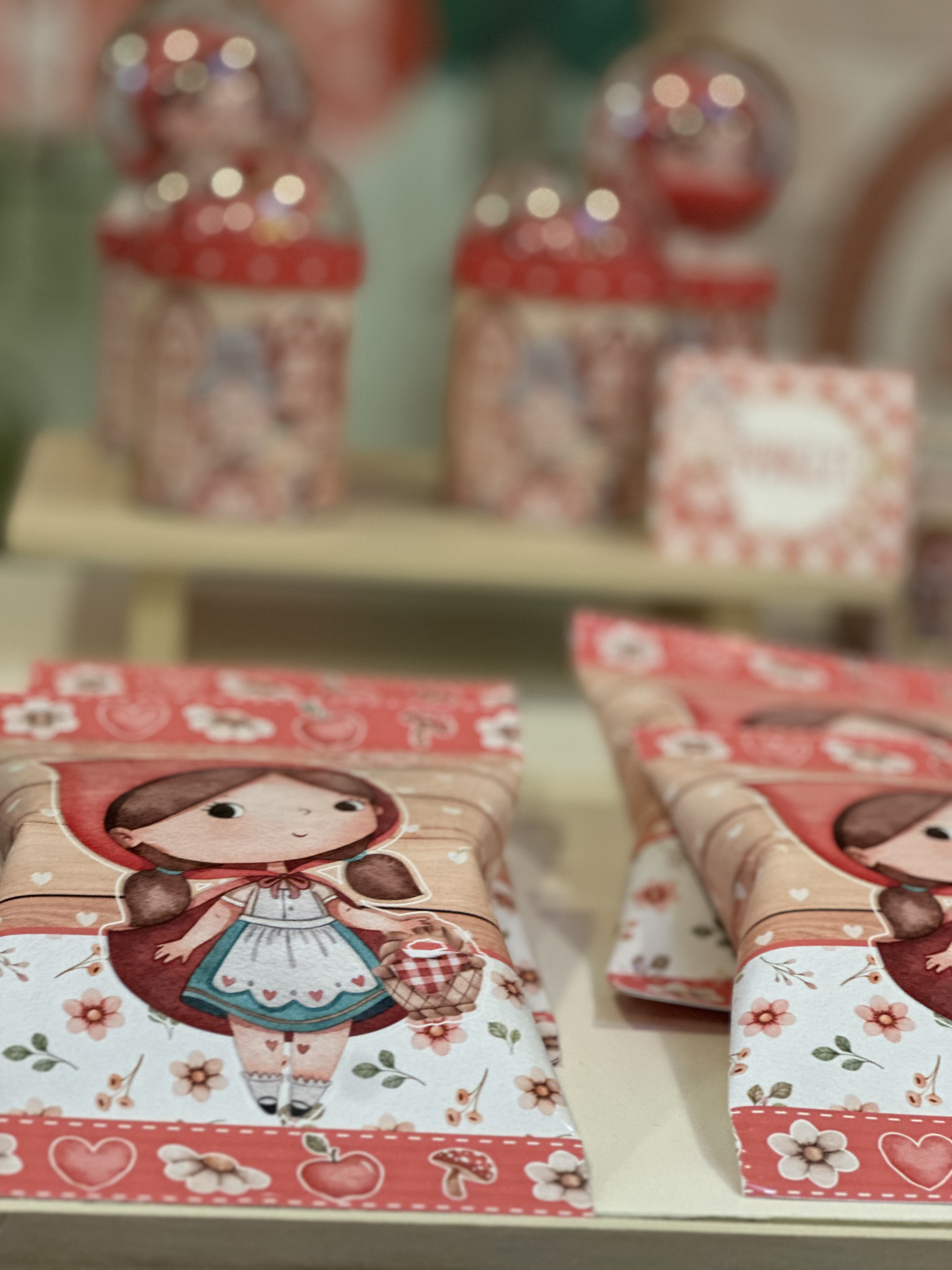 Decoración de evento de empresa con globos corporativos en Madrid